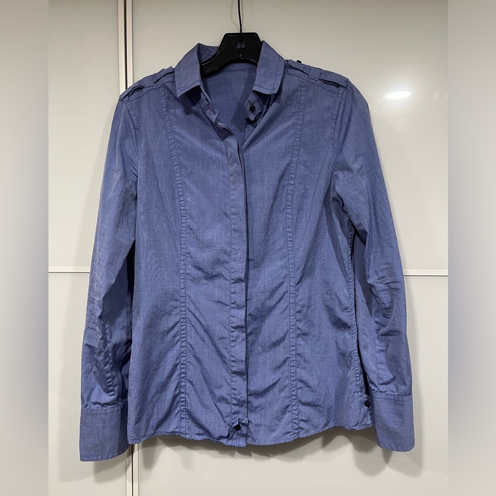 Massimo Dutti gray blue button down. Classic fitted fit with nice detailing.